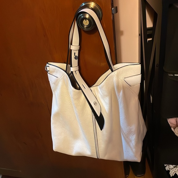 Michael Kors White Pebbled W/Black Leather Chain Large Satchel Bag - Picture 3 of 16